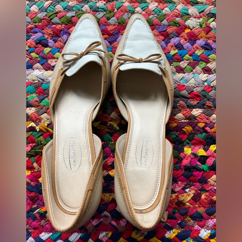 Elegant Two-Tone Women's Flats